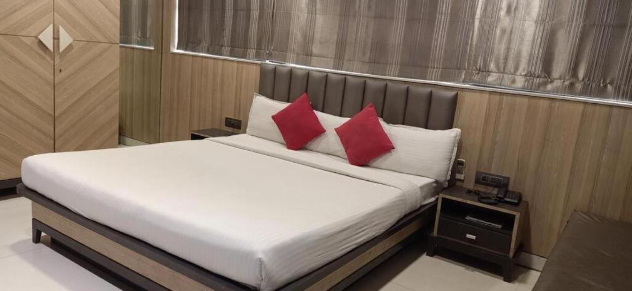 Hotel Pratiksha Residency Navi Mumbai Bagian luar foto