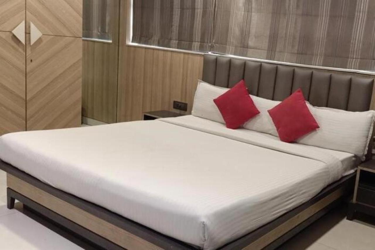 Hotel Pratiksha Residency Navi Mumbai Bagian luar foto